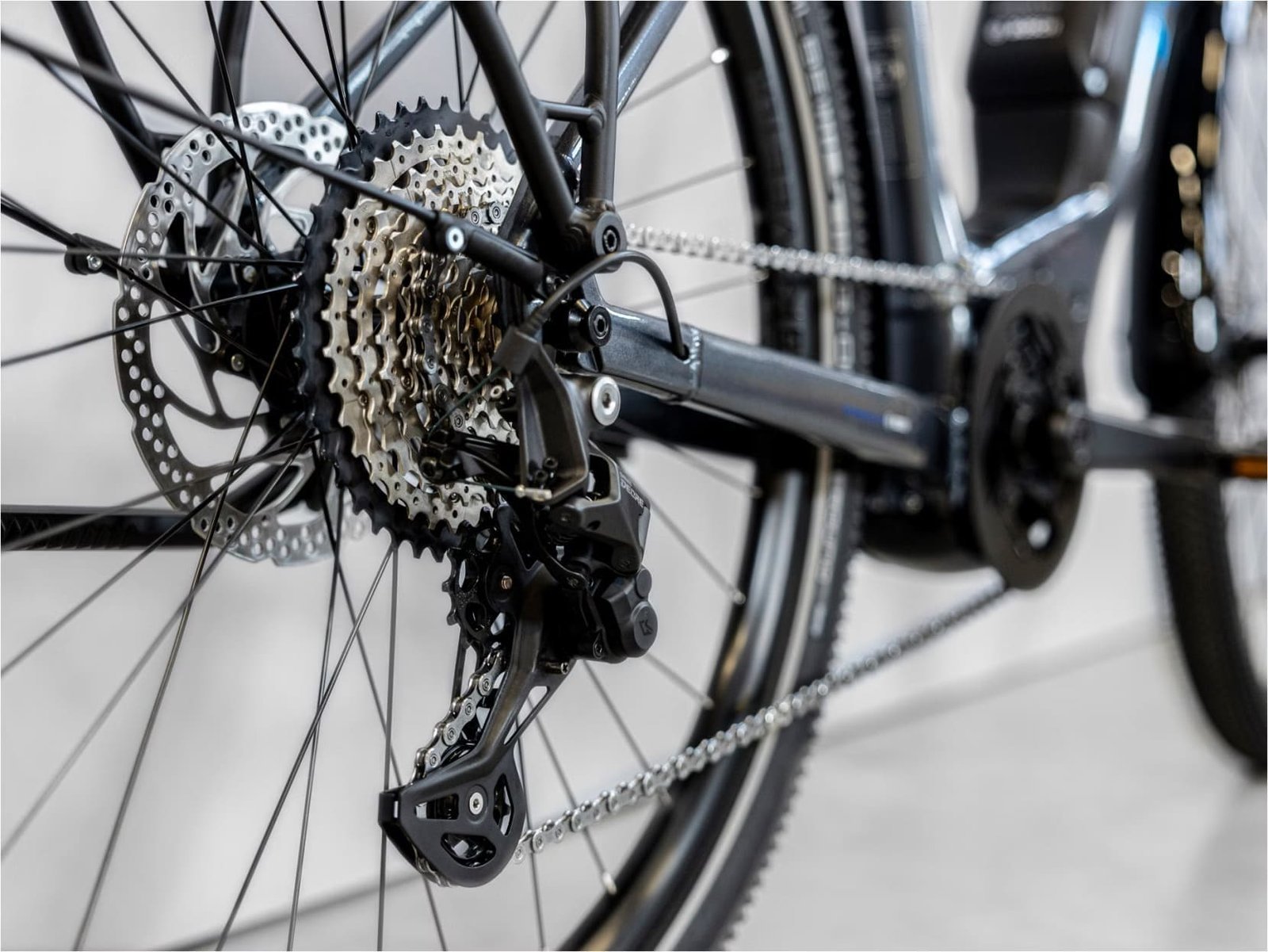 Trek Allant+ 6 Stagger 725 Wh 650b 2023 – Image 7